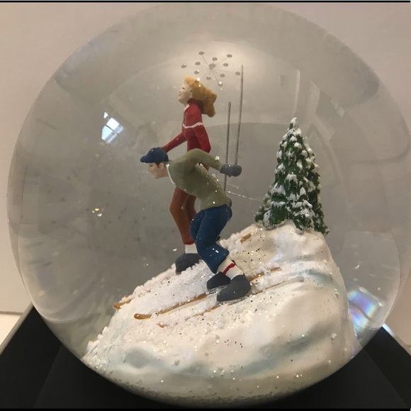 New in Box ASPEN Skiers Snow Globe — Holiday Gift / Decor for Ski Lovers! - Picture 7 of 9